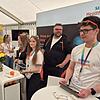 Die Forchheimer Ausbildungsmesse lockte rund 4000 Interessenten an. Marco Friepes, Bürgermeister von Weilersbach, betreute den Stand von Siemens  Healthineers.