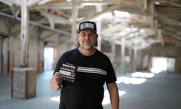 Heiko Bayerlieb ist Veranstalter des Schwarzen Markts in Coburg, der vom 23. bis zum 25. Mai rund um die Alte Pakethalle stattfindet.