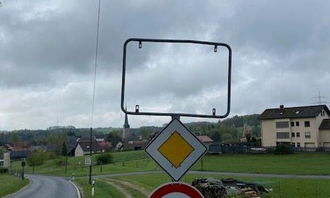 Eine fehlende Ortstafel kann zu schwerwiegenden Folgen führen.
