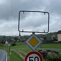 Eine fehlende Ortstafel kann zu schwerwiegenden Folgen führen.