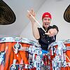 Axel Schmitt wird Schlagzeuger der bekannten Metal-Band "Rage", zumindest für kurze Zeit. Am Donnerstag muss der rockende Bäckerweltmeister aus Frankenwinheim beim Konzert auf dem Wacken Open-Air-Festival den Takt vorgeben. Es ist ein "Racheakt", gesteht der aufgeregte Brotsommelier. Axel Schmitt wird Schlagzeuger der bekannten Metal-Band "Rage", zumindest für kurze Zeit. Am Donnerstag muss der rockende Bäckerweltmeister aus Frankenwinheim beim Konzert auf dem Wacken Open-Air-Festival den Takt vorgeben. Es ist ein "Racheakt", gesteht der aufgeregte Brotsommelier.