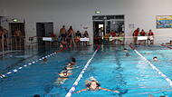 24-Stunden-Schwimmen Menschen im Wasser