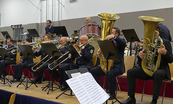 Das Bundespolizeiorchester holt am Montag, 27. Januar 2025, sein Konzert in der St. Burkard-Kirche in Oerlenbach nach, das im Dezember 2024 ausgefallen ist.