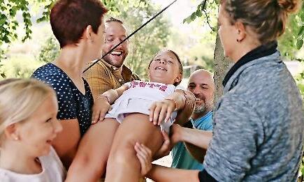 Teamübung mit Jugendlichen