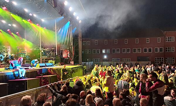 Im vergangenen Jahr spielte die österreichische Band „Wanda“ ein Konzert auf dem Gelände der Kulturfabrik Cortendorf. In diesem Jahr der irische  Sänger Ronan Keating.