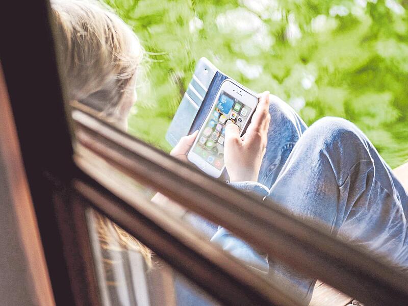 Die Bildschirmzeit des Kindes ist in vielen Familien ein Streitthema.