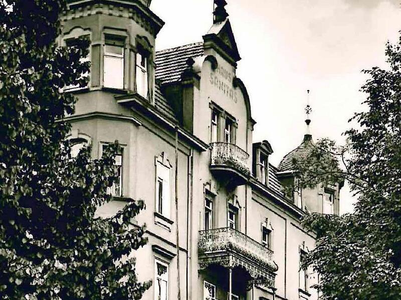 Diese Postkarte aus der Sammlung Josef Bötsch zeigt das "Haus Sanitas", damals Bergmannstraße 2, heute Nummer 3. Dort haben vor 46 Jahren Terroristen der RAF Unterschlupf gefunden.  Repro: Stadtarchiv Bad Kissingen