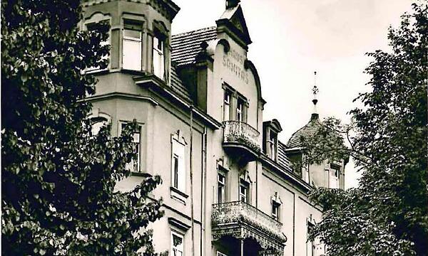Diese Postkarte aus der Sammlung Josef Bötsch zeigt das "Haus Sanitas", damals Bergmannstraße 2, heute Nummer 3. Dort haben vor 46 Jahren Terroristen der RAF Unterschlupf gefunden.  Repro: Stadtarchiv Bad Kissingen
