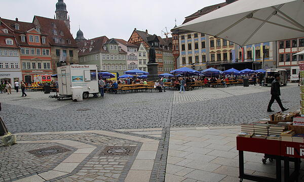 Marktfest 2025 in Coburg: Es wurden deutlich weniger Biertischgarnituren aufgestellt als in den früheren Jahren.