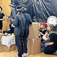 Die Theaterklasse am Jack-Steinberger-Gymnasium brachte „Momo“ von Michael Ende auf die Bühne.