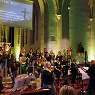 „„Come together&rdquo;, Abschluss-Konzert mit Chor und Band „Con Brio&rdquo; unter Leitung von Michaela Taube.