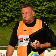 Erstmal durchpusten beim Burgkunstadter Trainer Andre Siemon. Nach der Gelb-roten Karte für Stammberger erkämpfte sich seine Mannschaft über die Hälfte des Spiels in Unterzahl einen Punkt.