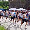 Gleich beim Start des Lucas-Cranach-Laufs vorne mit dabei: Sieger Henning Hubbert (Startnummer 421), Zweitplatzierter Felix Mayerhöfer (578) und Drittplatzierter Daniel Förtsch (553).Lucas-Cranach-Lauf
