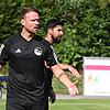 Carl-Philipp Schiebel darf am Freitag in Großbardorf wieder an der Seitenlinie stehen. Während des Heimspiels gegen Dampfach (3:0) war der Trainer der Vestestädter gesperrt und wurde von Co-Trainer Ertan Sener (im Hintergrund) vertreten.