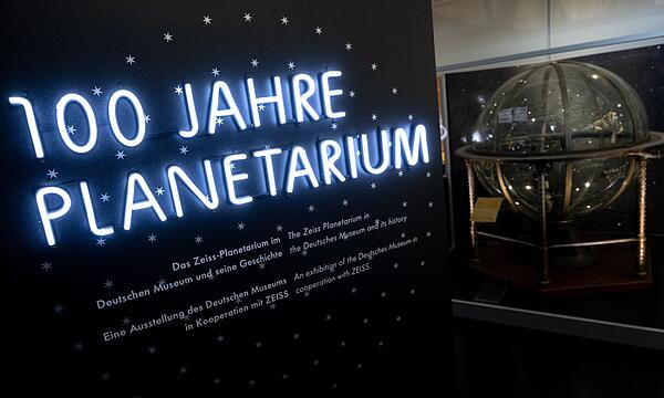 Sonderausstellung «100 Jahre Planetarium»