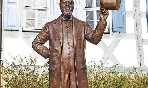 Die Statue von Levi Strauss vor dem Museum.