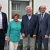 Ruthild und Karlo Weis sind seit 70 Jahren glücklich verheiratet. Zur Gnadenhochzeit gratulierten Bürgermeister Thomas Stadelmann (links) und Landrat Wilhelm Schneider (rechts).