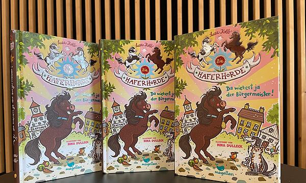 "Die Haferhorde" ist eine erfolgreiche Buchreihe über die Abenteuer von drei Ponys. Wir verlosen drei handsignierte Bücher.