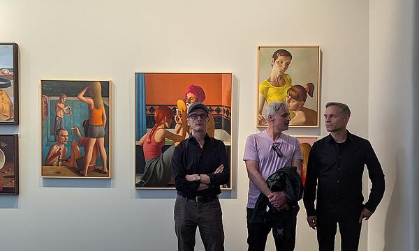Jan Dörre, Falk Gernegroß und Matthias Ludwig im Münzmeisterhaus. Im Hintergrund Werke der drei Künstler.