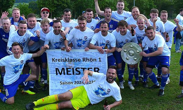Der SV Aura ist nach einem Herzschlagfinale in der Kreisklasse Rhön 1 Meister und steigt nach nur einer Saison in die Kreisliga Rhön auf.