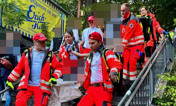 Am Donnerstagabend ist es auf dem Berg zu dramatischen Szenen gekommen: Ein Mann musste wiederbelebt werden. Im Einsatz war auch das BRK Erlangen-Höchstadt, wie auf diesem Symbolfoto von einem anderen Einsatz auf dem Berg 2025.