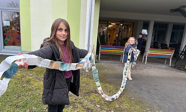 Awo Schülerhort Rödental: Die vielleicht längste Faschingsgirlande der Welt
