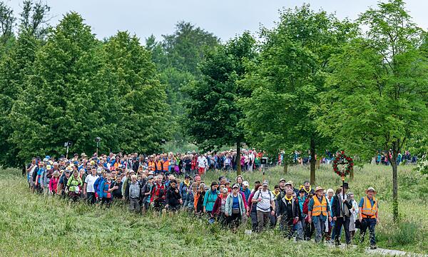 Start der 196. Regensburger Fußwallfahrt nach Altötting