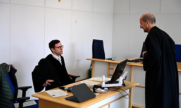 Staatsanwalt Johannes Degel und der psychiatrische Gutachter Dr. Thomas Wenske aus Möhrendorf
