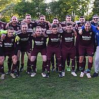 Nach dem Spiel am Donnerstagabend gegen den TSV Bertelsdorf hatte der Meister der A-Klasse 3, der LTV Gauerstadt, Zeit für ein Meister-Mannschaftsfoto.