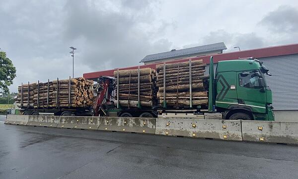 Überladener Lkw