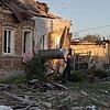 Nach einem Raketenangriff in Kostjantyniwka zeigt sich ein Bild der Zerstörung. Es sind Bilder, die Thomas Simmler zwar nur im TV sieht, die ihm aber zusetzen. Nach einem Raketenangriff in Kostjantyniwka zeigt sich ein Bild der Zerstörung. Es sind Bilder, die Thomas Simmler zwar nur im TV sieht, die ihm aber zusetzen.