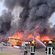 Der Brand einer Lagerhalle in Gereuth (Gemeinde Untermerzbach) war einer der großen Einsätze für die Feuerwehren im vergangenen Jahr.