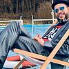 Der Sänger Dennis Boss wohnt selbst seit zehn Jahren in Wiesenttal und vermisst das Bad in Streitberg. Der Sänger Dennis Boss wohnt selbst seit zehn Jahren in Wiesenttal und vermisst das Bad in Streitberg.