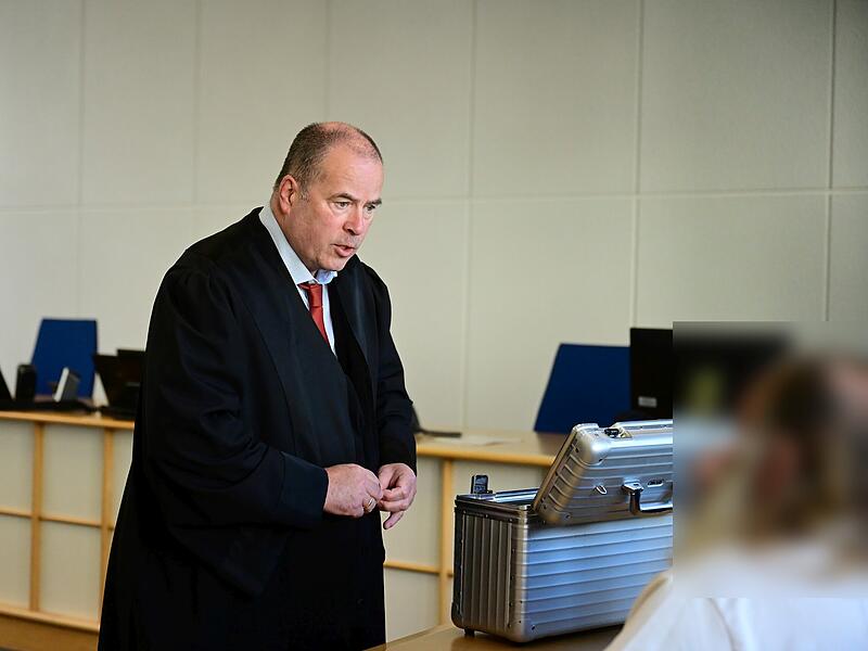 Rechtsanwalt Thomas Drehsen aus Bamberg und der Angeklagte