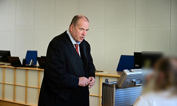 Rechtsanwalt Thomas Drehsen aus Bamberg und der Angeklagte