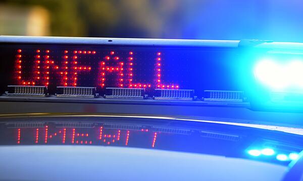 Symbolbild - Polizei sichert Unfallstelle