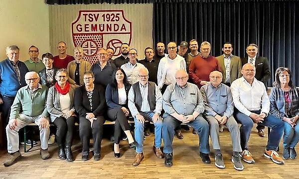 Der TSV 1925 Gemünda ehrte in seinem Jubiläumsjahr zahlreiche treue Mitglieder und Mitarbeiter im Vorstand.