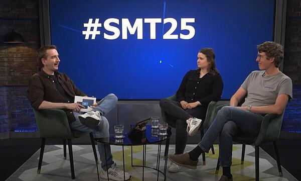 Milena Meder und Julian Megerle sprachen bei den Schülermedientagen über Podcasts.