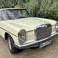 In den 1970er-Jahren sah ein Taxi in Deutschland typischerweise genau so aus wie der Oldtimer von Andreas Schneider.