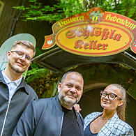 Haldun Yildirim hat den den Schlößla Keller von der Brauerei Hebendanz gepachtet. Bewirten wird er den Keller während des Annafestes mit seinen Kindern Kemal und Selin Yildirim.