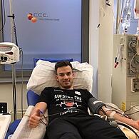 Maximilian Kunz bei seiner Stammzellenspende in Köln.