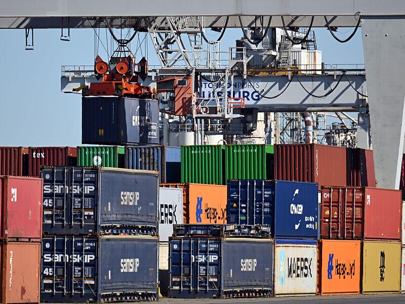 Container im Duisburger Hafen