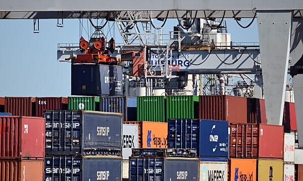 Container im Duisburger Hafen