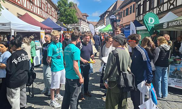 Viele Jugendliche informierten sich bei der Ausbildungsbörse in Herzogenaurach über berufliche Möglichkeiten.