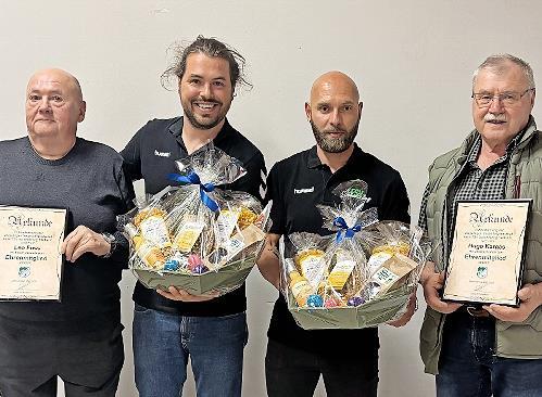 Hohe Ehrungen standen beim FSV Schönderling an: (von links) Leo Fuß, Marc Schuhmann (1. Vorsitzender), Daniel Dorn (stellvertretender Vorsitzender) und Hugo Karges.