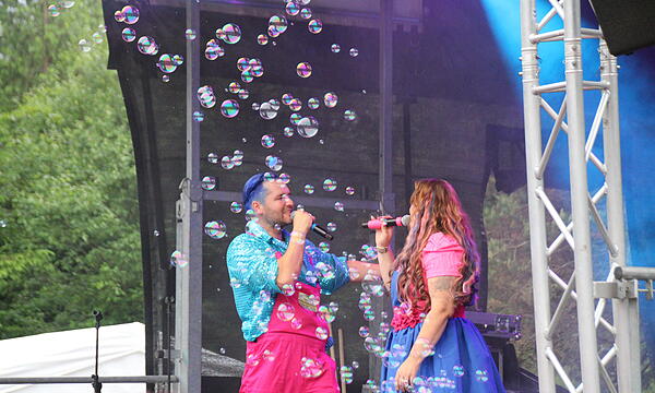 Schlagerschloss-Hotel bei Coburg: Angela Henn und Dennis Klak singen auch selbst.