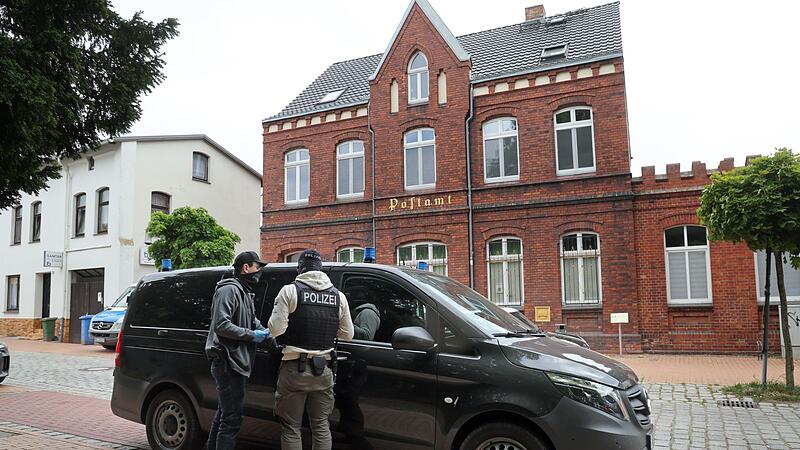 Mutmaßliche rechte Terrorzelle: Junge Männer festgenommen