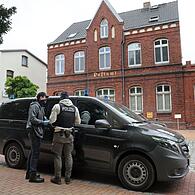 Mutmaßliche rechte Terrorzelle: Junge Männer festgenommen