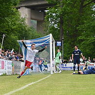 Johannes Bohl (links) jubelt über das entscheidende 2:1 für den TSV Meeder gegen den FC Mitwitz.