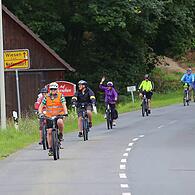 Mit dem Fahrrad den Berg hinab ging es zur letzten Kirchenstation in Nedensdorf.